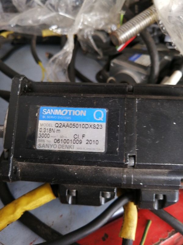 YAMAHA Widening Motor P50B04010DCS4E  Servo Motor Q2AA05020DXS0E  Q2AA05010DXS23
